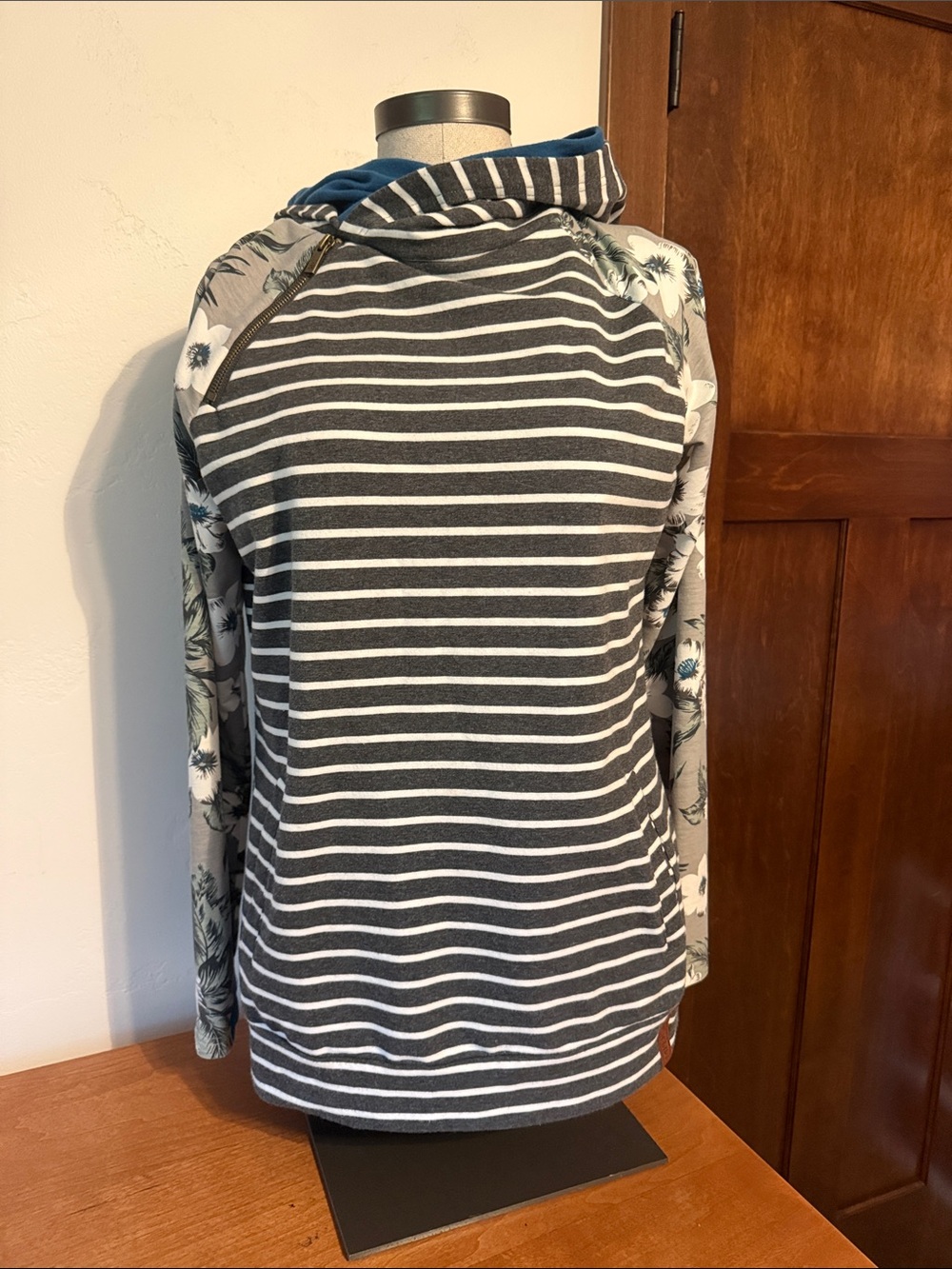 AMPERSAND AVE Gray & White Striped Hooded Pullover with Floral Sleeves